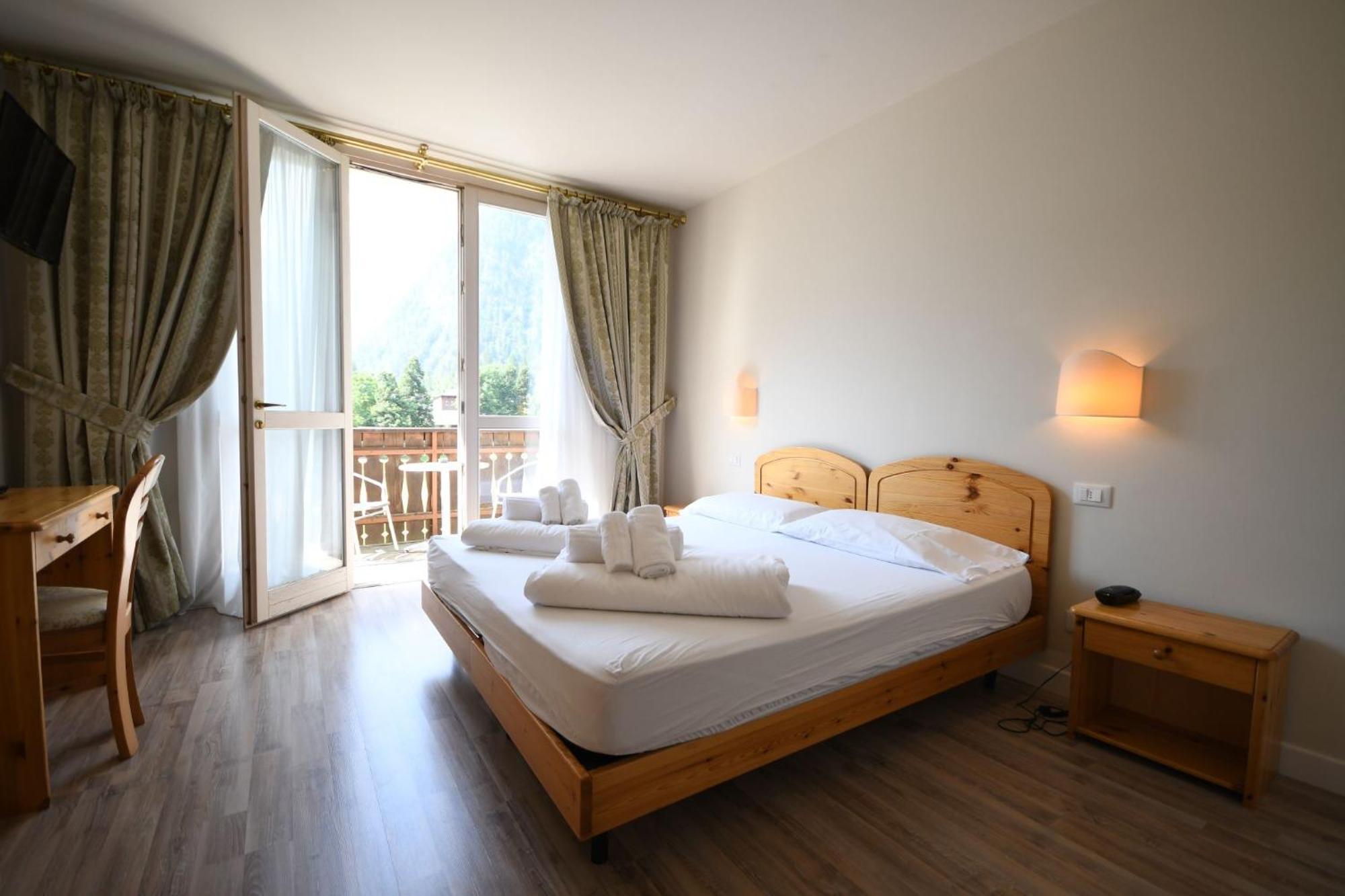 ואלברונה Hotel Saisera מראה חיצוני תמונה